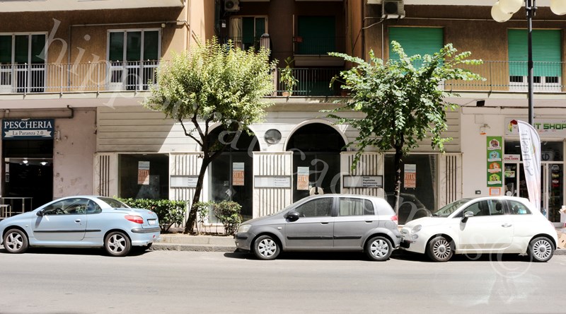 SALERNO ,VIA IRNO -NEGOZIO 4 VETRINE