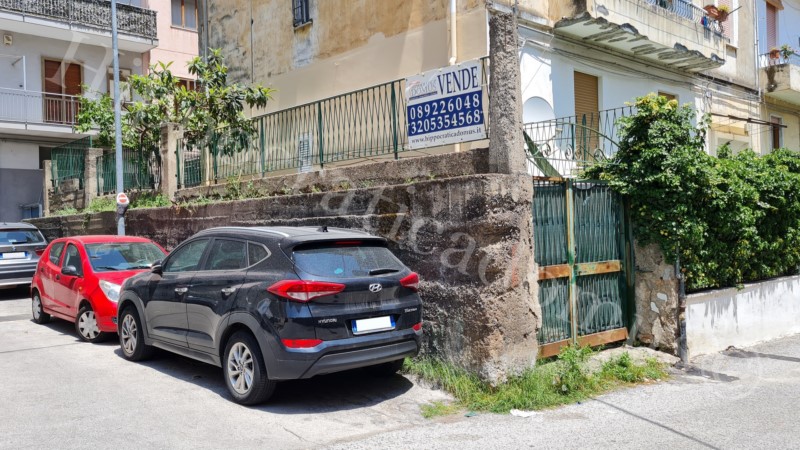 SALERNO – TERRENO PER POSTO AUTO